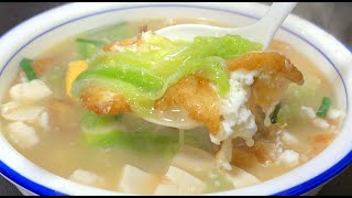 I make this cabbage and tofu soup every week.It is nutritious and delicious,and my family is rushing