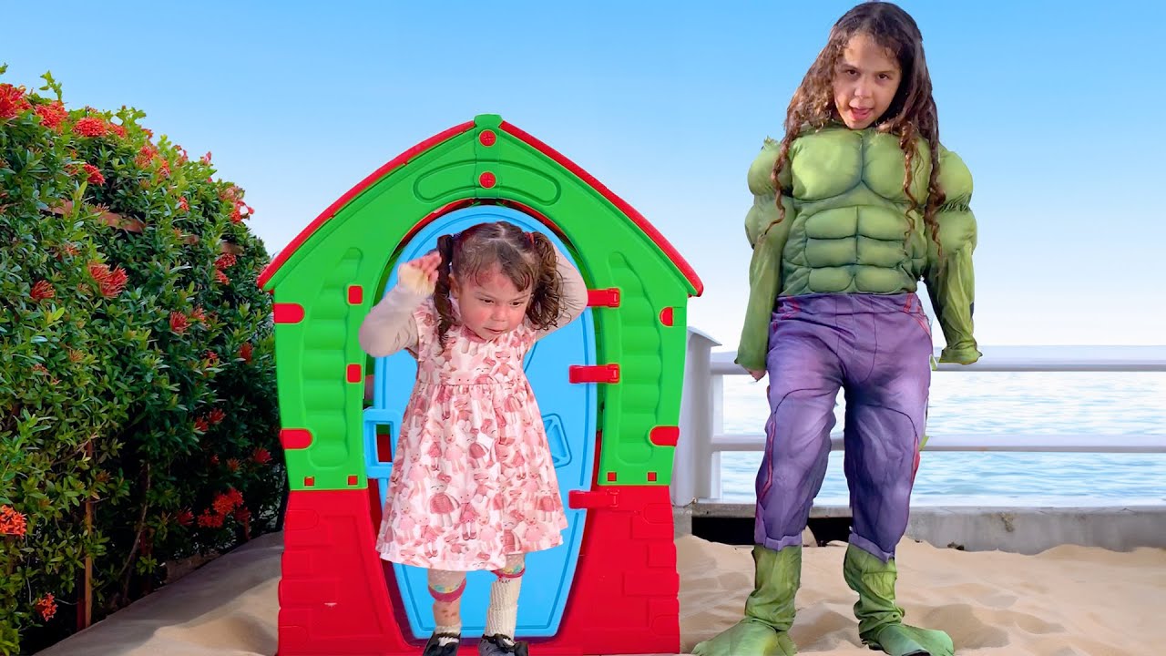 SARAH FINGE BRINCAR de SUPER-HERÓI e ajuda a ELOAH história engraçada PARA CRIANÇAS