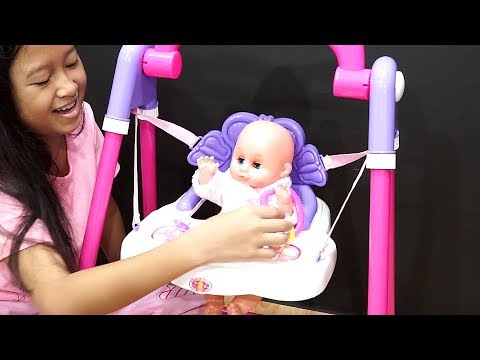 Shafeea Hanum Beli Baju Barbie 10Ribu Dapat 3, Murah Ya Ya di video kali ini hanum sedang beli perle. 