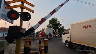 KA AIRLANGGA DAN KA KALIGUNG di Perlintasan JPL 174 Pelutan Pemalang || railroad crossing