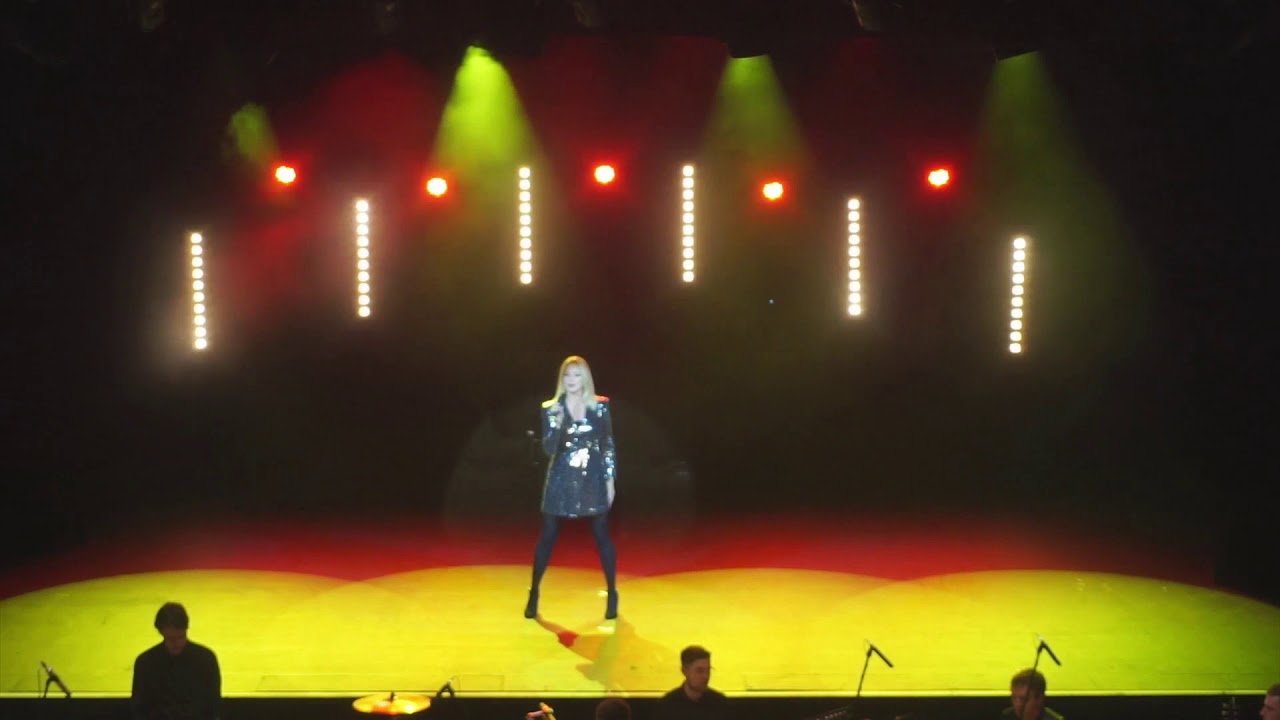 YouTube에서 Movies to Musicals Sabrina Carter sings Dont Rain on My Parade 보기 YouTube에서 Movies to Musicals Sabrina Carter sings Dont Rain on My Parade 보기