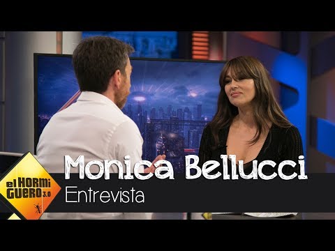 Video: Monica Bellucci: el estilo de la madrina de Cannes