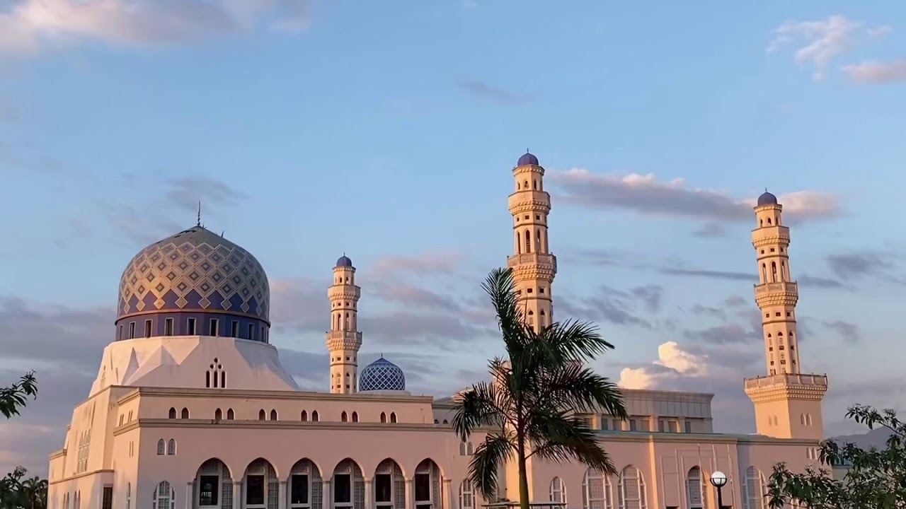 Azan Merdu Di Masjid Kota Kinabalu