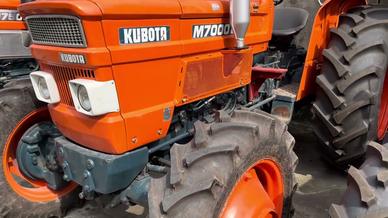 Máy cày Kubota  m7000 mới về 2 chiếc hàng bãi còn đẹp keng. Lh 0867458433