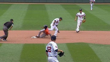 HOU@MIN: Diving Dozier stops grounder, flips for out