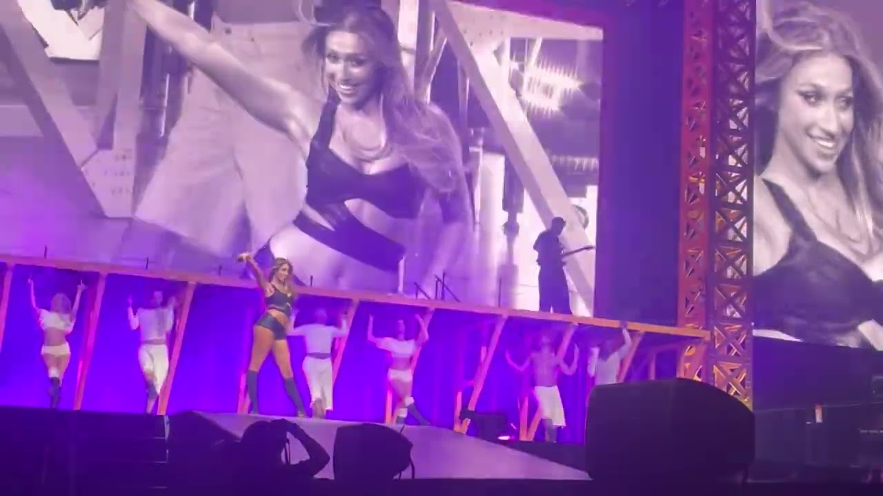 Tate McRae- It's ok I'm ok - Miss Possessive Tour Sept 26, 2025 Kia Forum Inglewood CA 