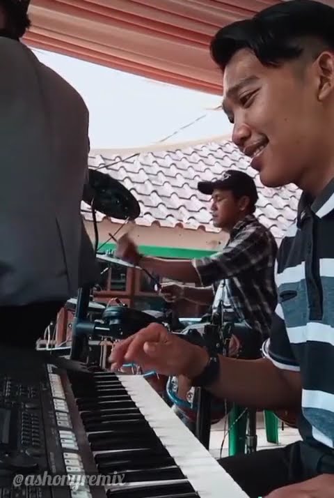 Mantan Cinta Koplo Dangdut #dangdut #musikhiburan #live #dangdutan