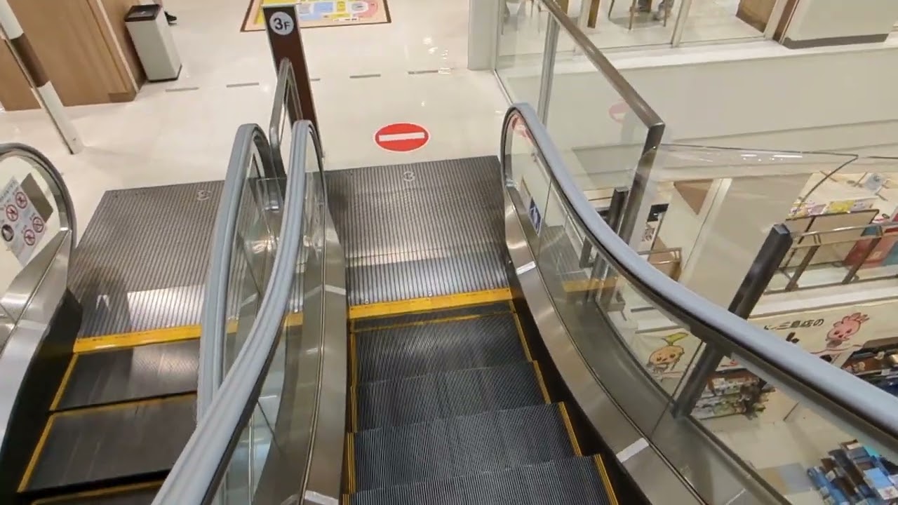 イトーヨーカドー 三島店　エスカレーター　下り