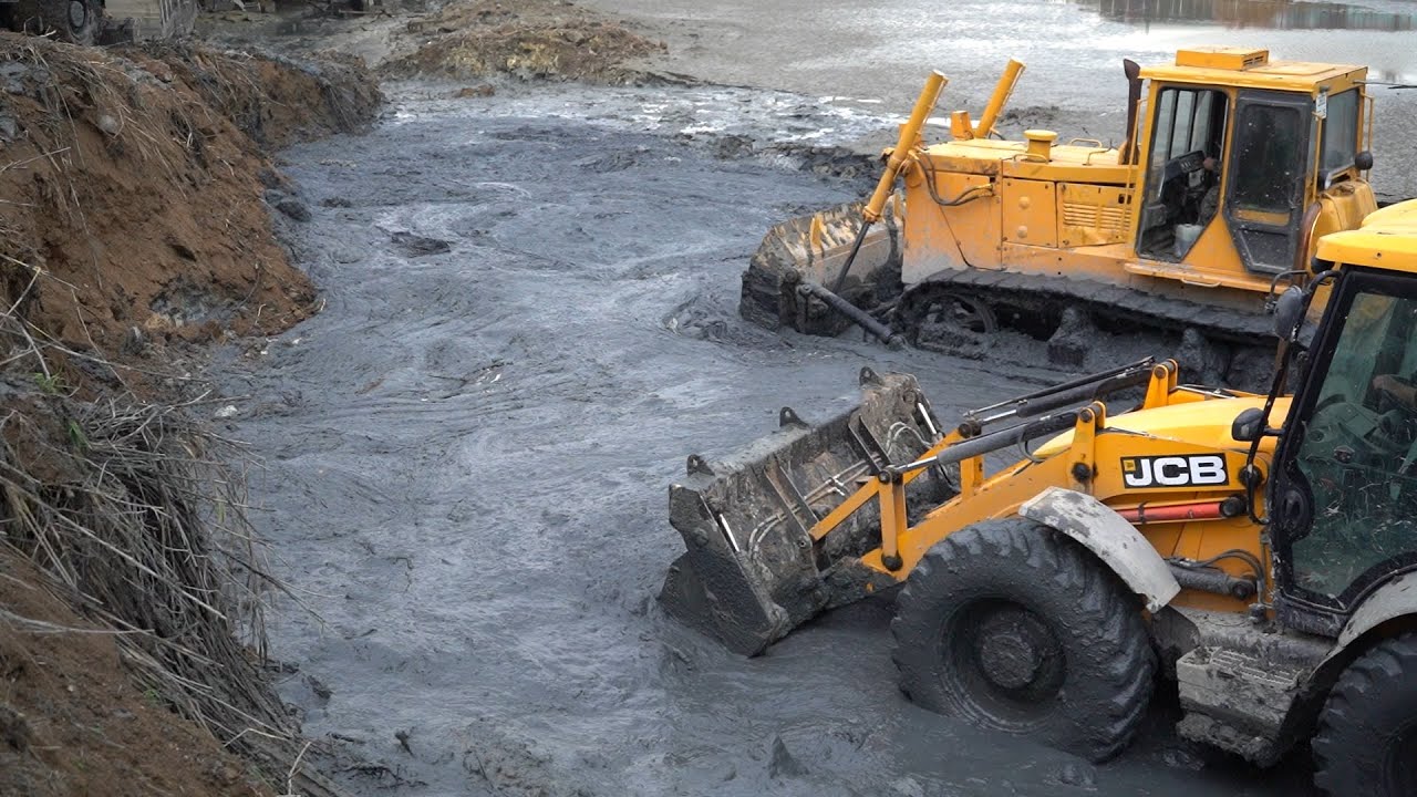 В Дербенте началась очистка дна озера - YouTube