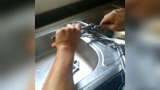 Comment changer un robinet d'évier avec douchette
