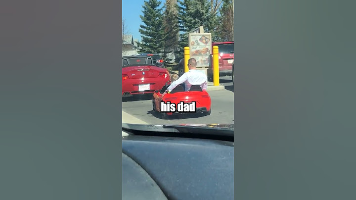 This kid pulled up to McDonald’s in a toy car 😂