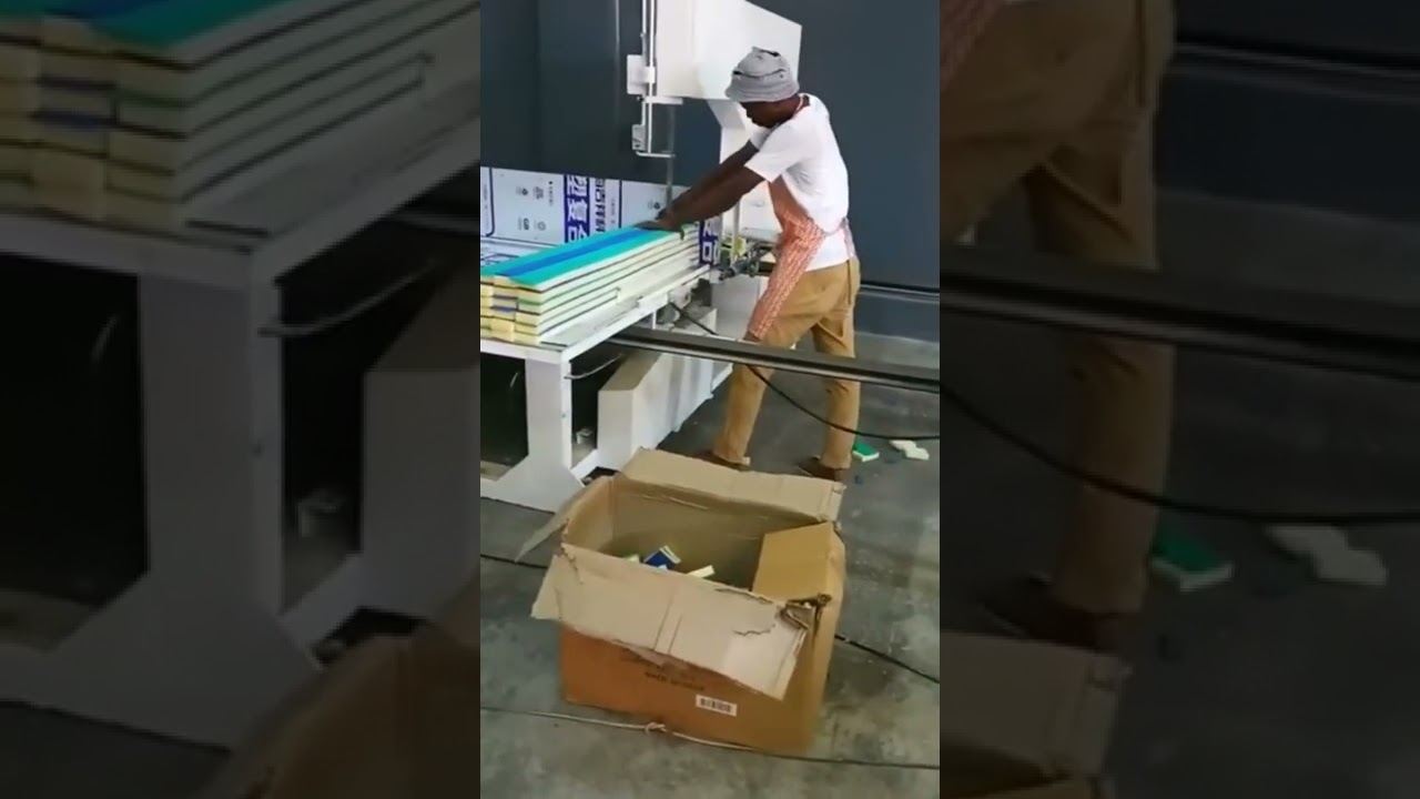 Kitchen cleaning sponge vertical cutting machine