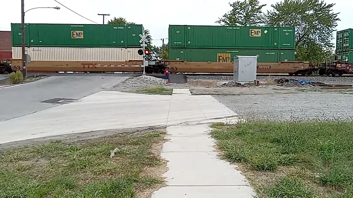 NS 28N at the Poplar Street Railroad crossing in Fostoria Ohio