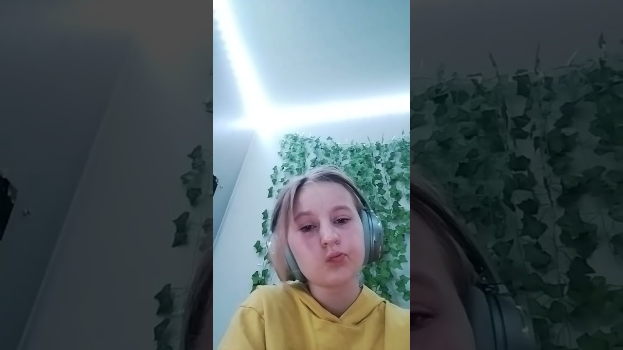 GUESS WHO'S MY CRUSH this is to all my friends so text me it's gonna  be hard it's a girl or boy