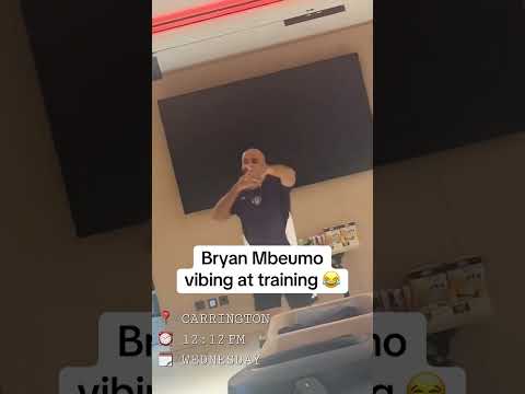 Bryan Mbeumo vibing at Manchester United’s training ground 😂 (via AudenHeaven/IG)