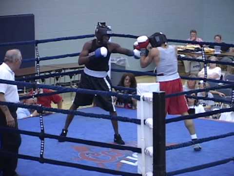 Tony Harrison of Henry Hank Boxing Club vs. Darnell Parker of USOEC - Northern Michigan University