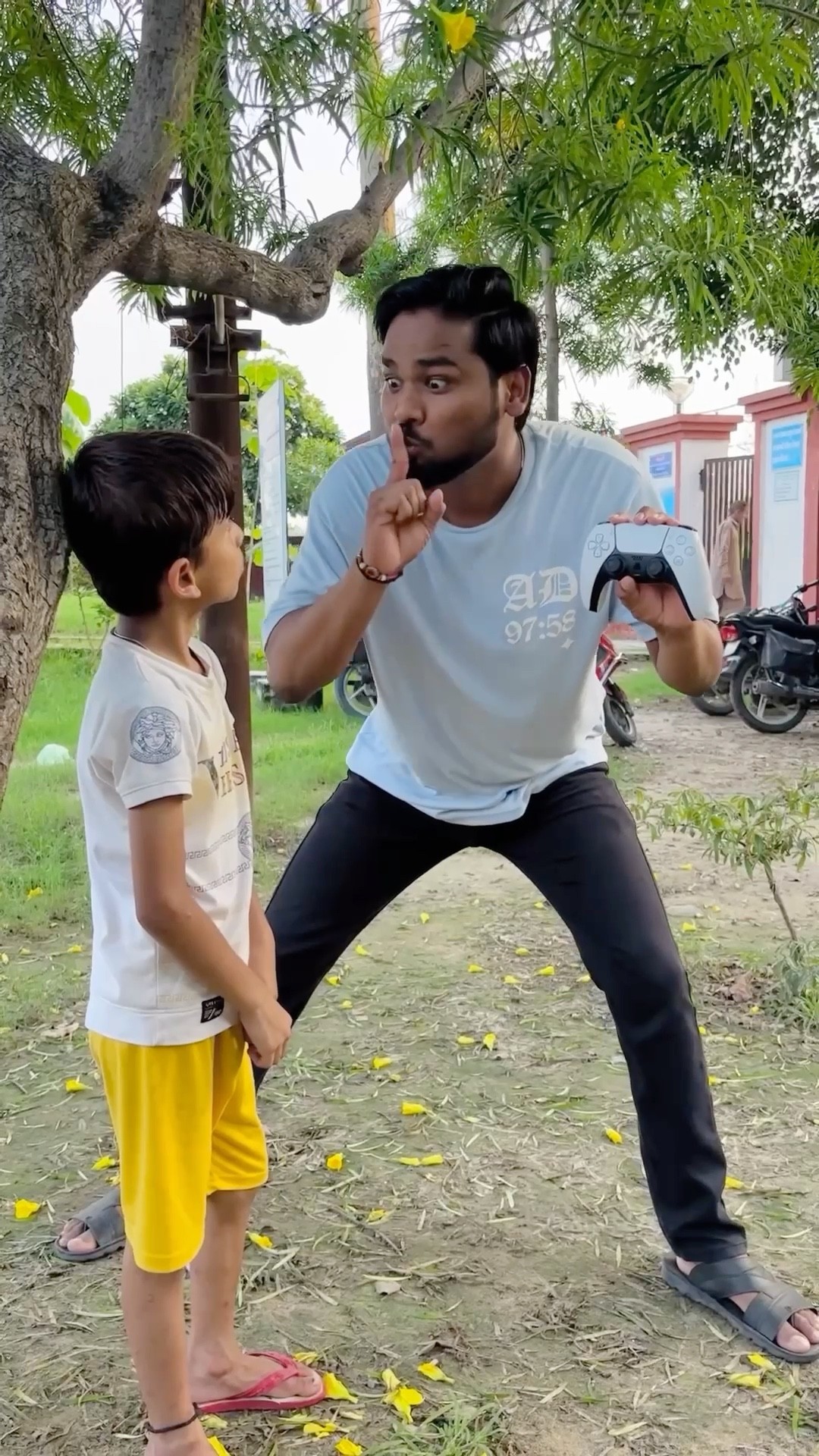 Chunnu or puru ki remote control car ne kamaal kar diya ? #comedy #funny #youtubeshorts #shorts