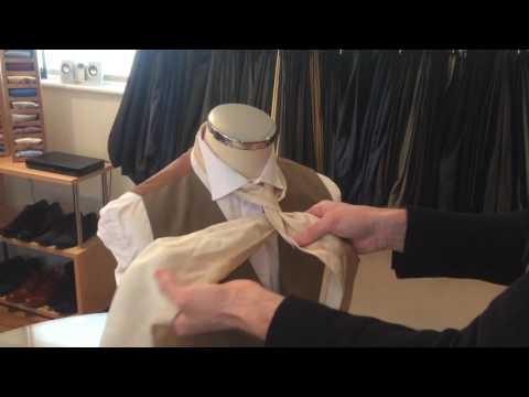 How to Tie a Cravat... - YouTube