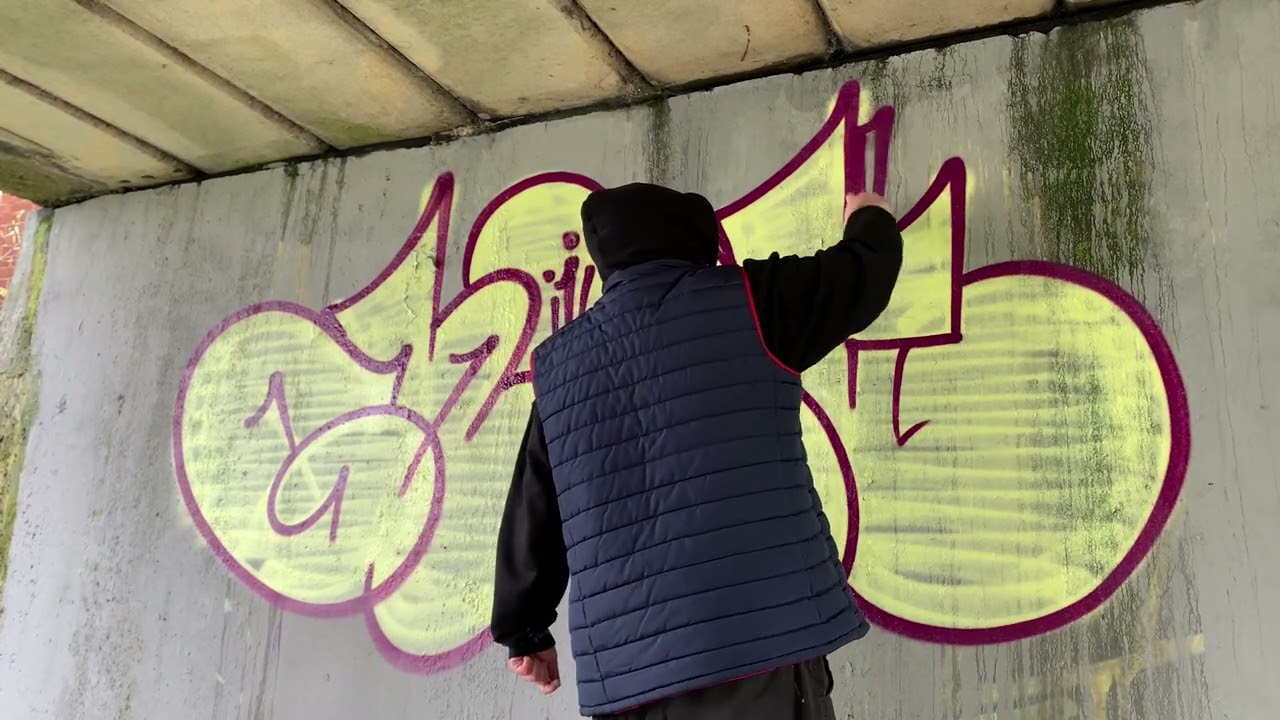 Graffiti - Ghost EA - Throwing Up RAW!