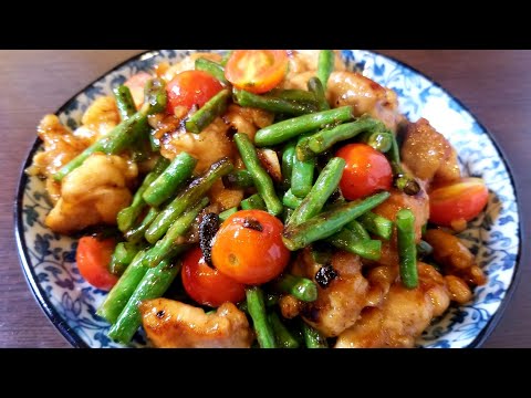 ご飯が止まらなくなる！鶏肉といんげんのサッパリガーリック炒めの作り方！