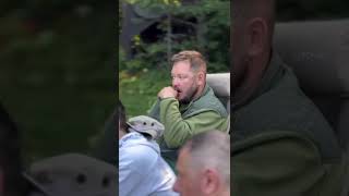 Мужики из Ленобласти устроили себе рай на Земле на гигантском плоту три дня сплавлялись по реке Луге