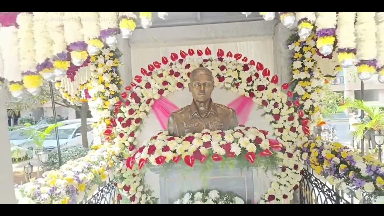 Major Sandeep Unnikrishnan Ashoka Chakra Bust Indian Army NSG