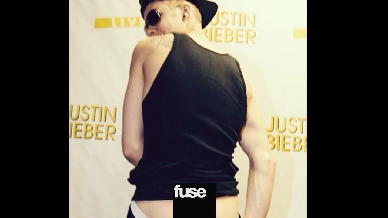Justin Bieber Flashes Naked Butt - YouTube