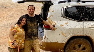 LC 300 bogged in the Glass House Mountains - a muddy adventure!