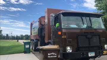 Randy’s Sanitation Autocar ACX automizer on recycle