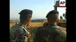 Lebanese troops move towards the Israeli border