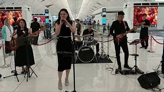 香港机场表演，人美歌靓！