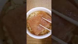 マルちゃん　昼食の一枚お揚げのきつねうどん。エアロスミス/Eat the Rich