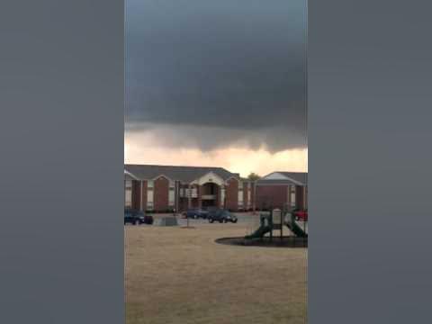 Tornado in Owasso, OK - YouTube