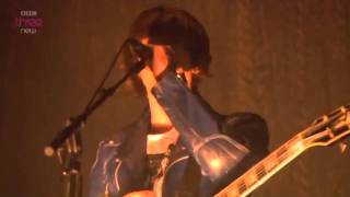 Arctic Monkeys - Teddy Picker-Crying Lightning (T in the Park 2011) Resimi