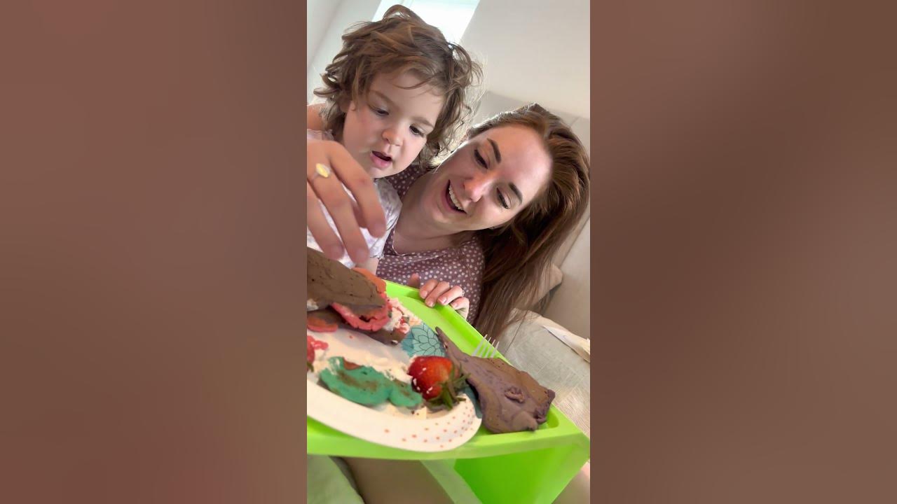 RAiNBOW GHOST PANCAKES!! Shonduras 🥞 Adley & the family make Colorful