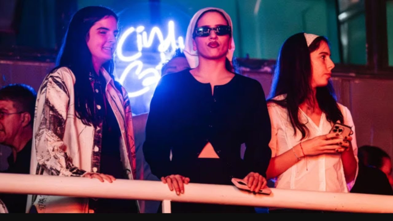 Rosalía llegó a la Argentina y se fue directo a ver el show de una banda nacional