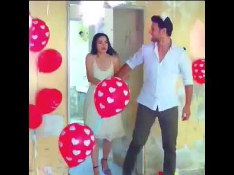 عاوزهه مفاجاه زي دي اوعدني متسبنيش لو حتي لي ثواني