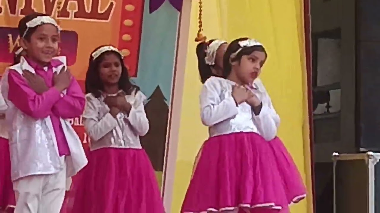 बच्चों को हमारा हुआ तो डांस कंपटीशन स्कूल में बेबी डांस