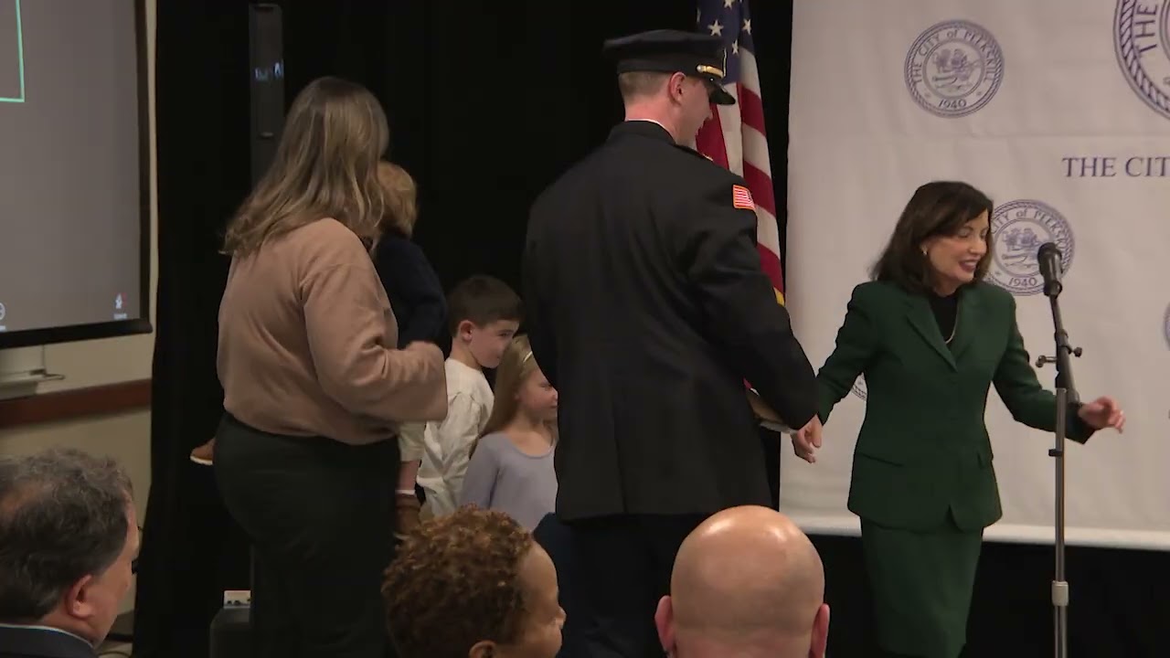 Видеоматериалы: Церемония присяги избранных должностных лиц города Пикскилл.