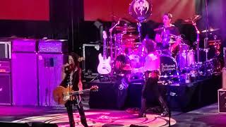 Hollywood Vampires - You Can't Put Your Arms Around A Memory ( Live München 2023 )