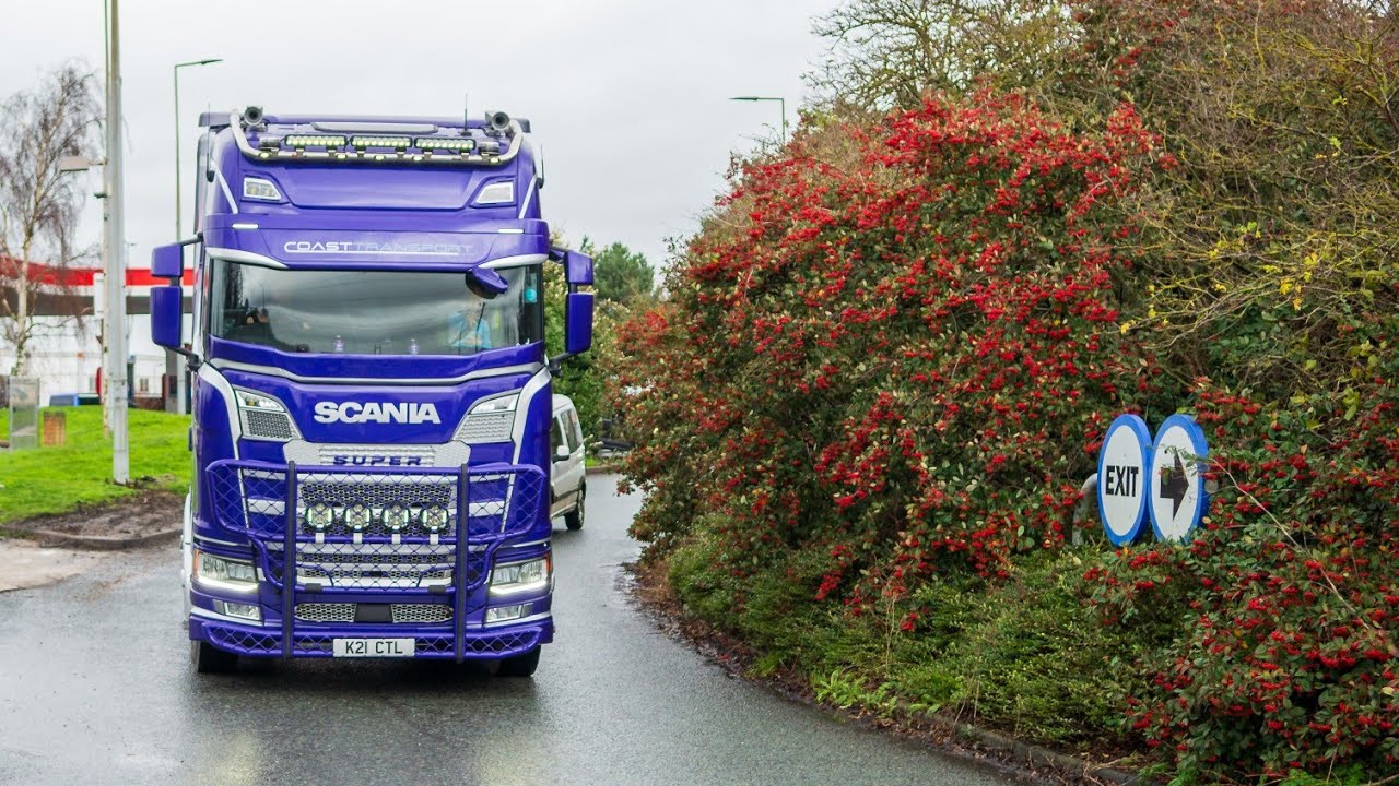 UK truck spotting at Thurrock Services before M25 truck run.