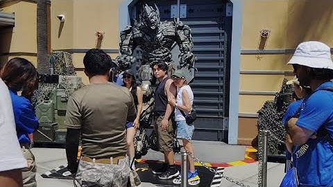 Megatron Roasting Guests At Universal Studios Hollywood 🤣
