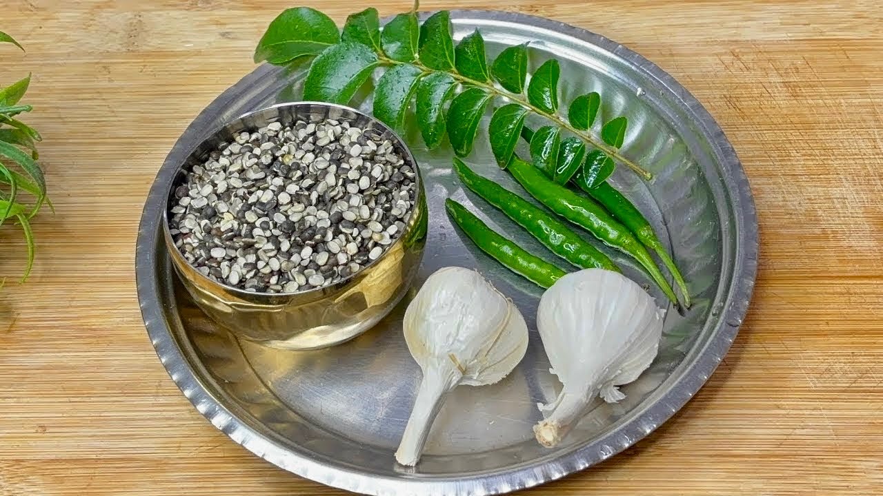 ह्या पद्धतीने एकदा उडदाचे घुटे करून बघा... 1 भाकरीच्या ऐवजी 2 भाकरी खातील इतक मस्त घुट 