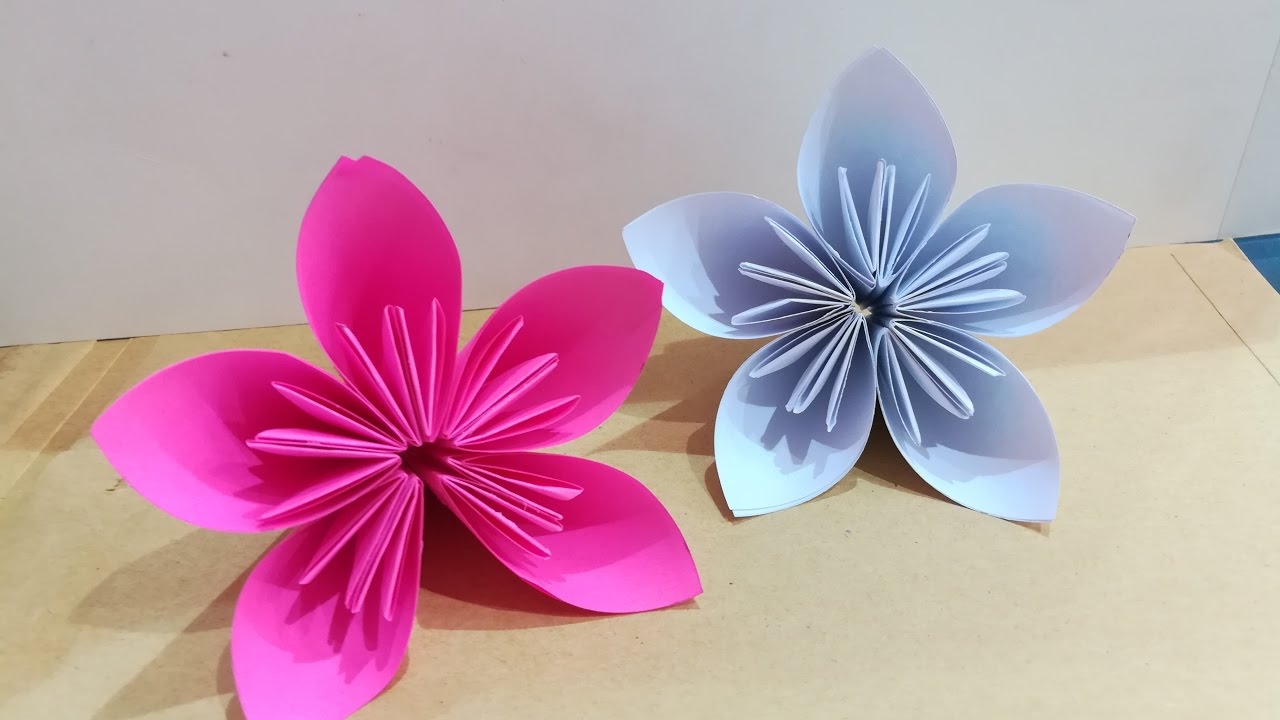 عمل زهرة بالورق الملون سهل - صنع وردة من الورق - اشغال يدوية - YouTube