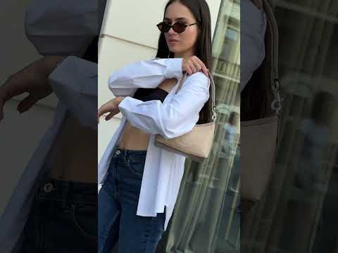 Сумка жіноча Laurel Small Shoulder Bag In Signature Canvas, видео 2