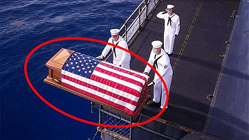 Hoe neemt de Amerikaanse marine afscheid op zee?