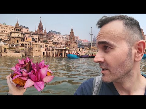 Lives on the Banks of the Ganges River Varanasi, India's Most Holy City 🇮🇳