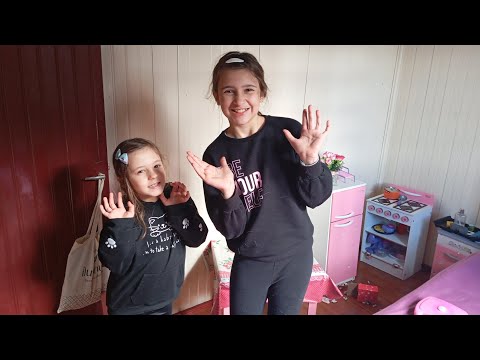 Arrumando meu quarto com minha prima