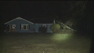Tree falls on home in Hermitage causes power outage