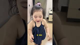 Yiyi Wait A Minute, Ill Help You Get It After I Finish Crying Baby Funny Daily Life